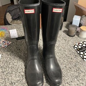 Hunter rain boots gloss black size 10